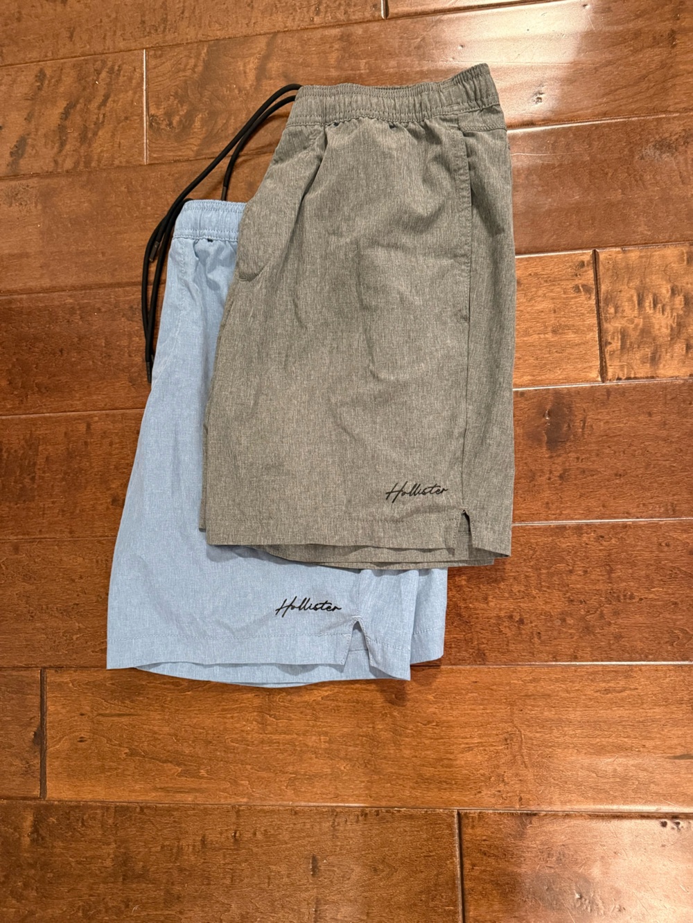 2 pair Hollister Men's shorts Medium